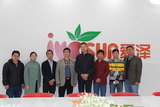 2016年11月16日广州市集果轩贸易有限公司团队与上海爱泽阳光鲜果贸易有限公司进行深度交流并合照